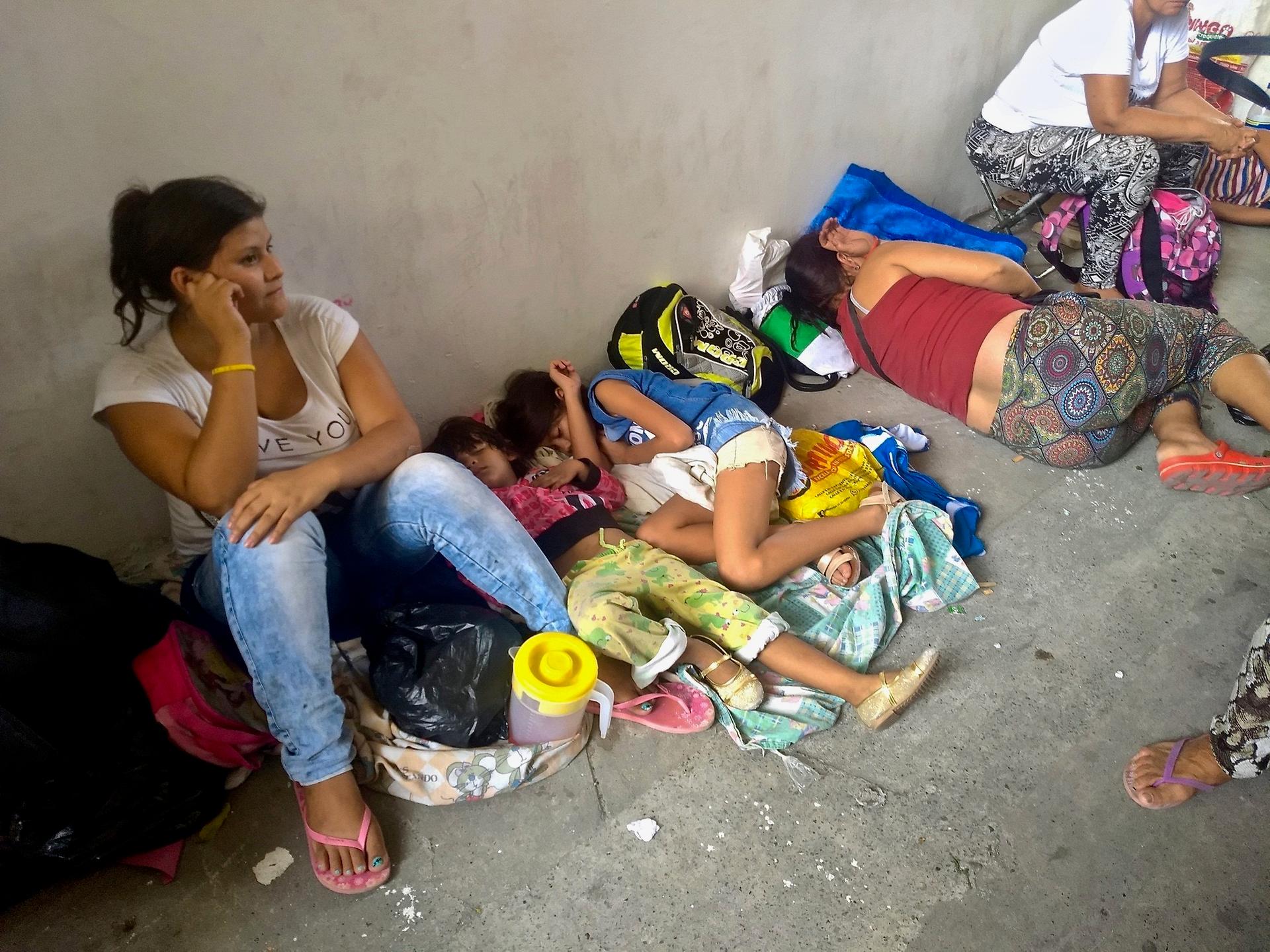 Venezuelan refugees line streets of Cúcuta, Colombia