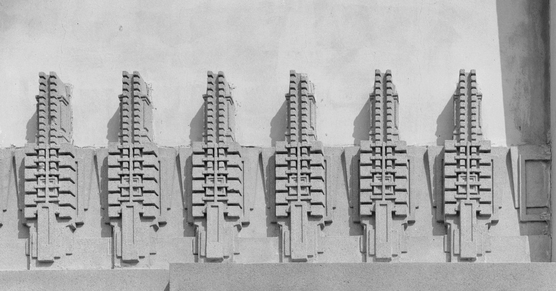 Hollyhock House detail