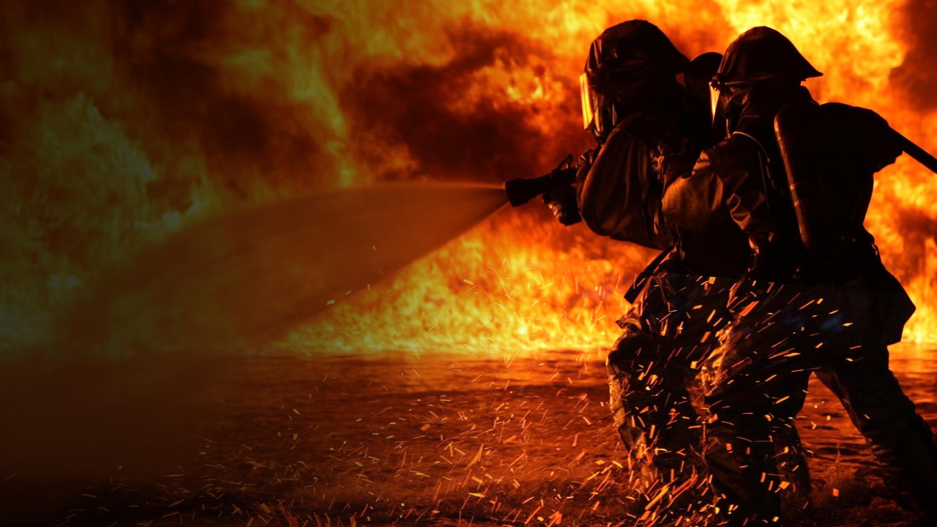 Firefighters: In the Heart of Danger