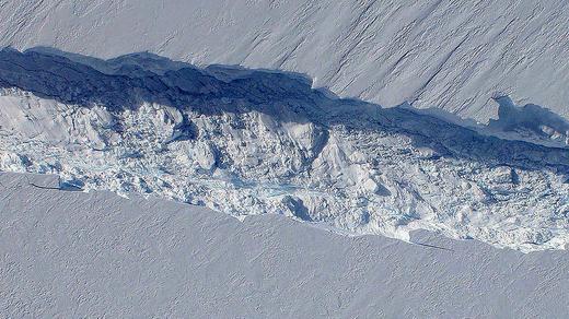 Pine Island: Iceberg as Large as New York City